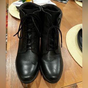 Clarks’s boots women’s 9 1/2